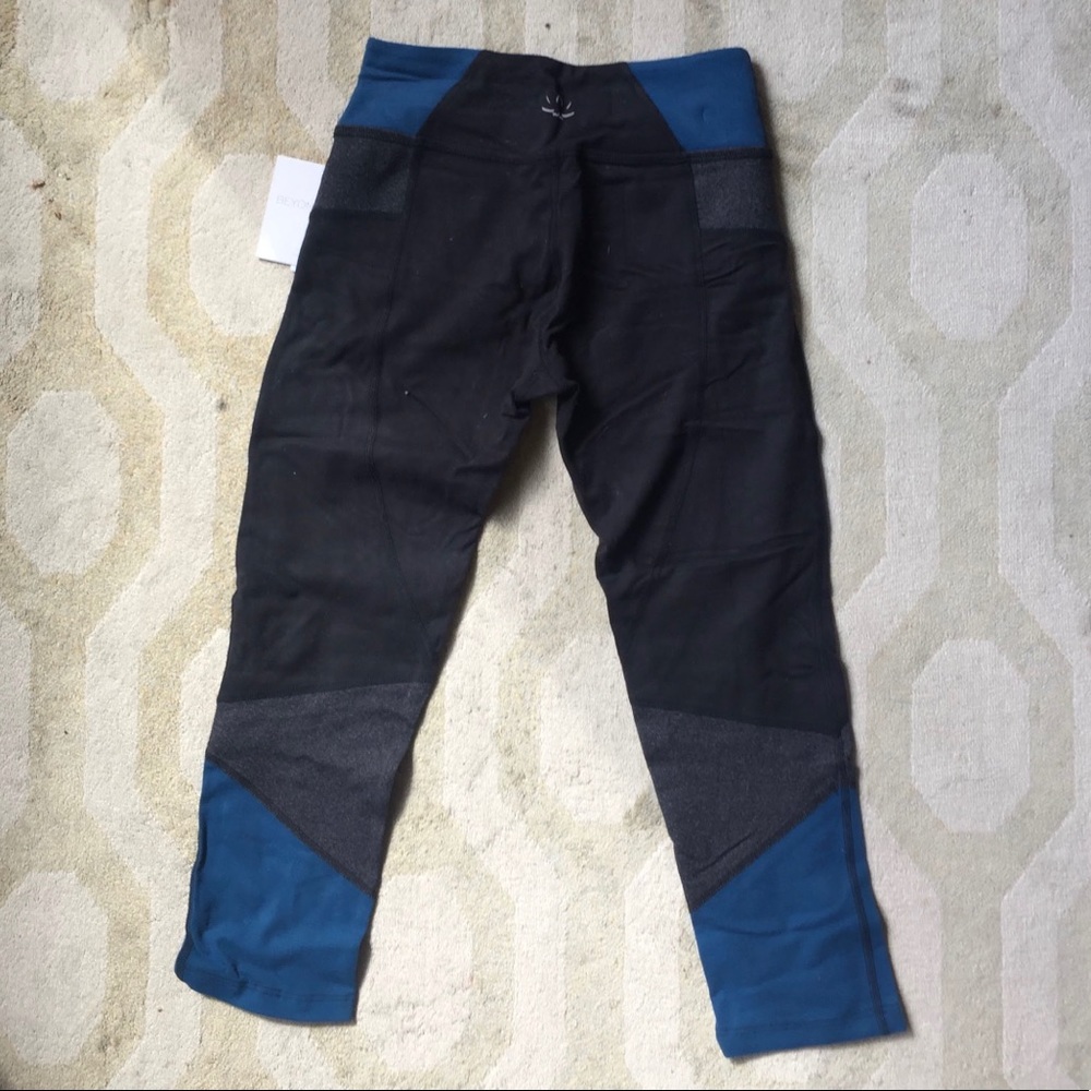 NWT Beyond yoga color blocked capri leggings